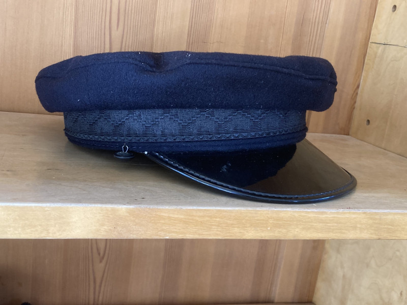 skärmmössa, märkt PUB